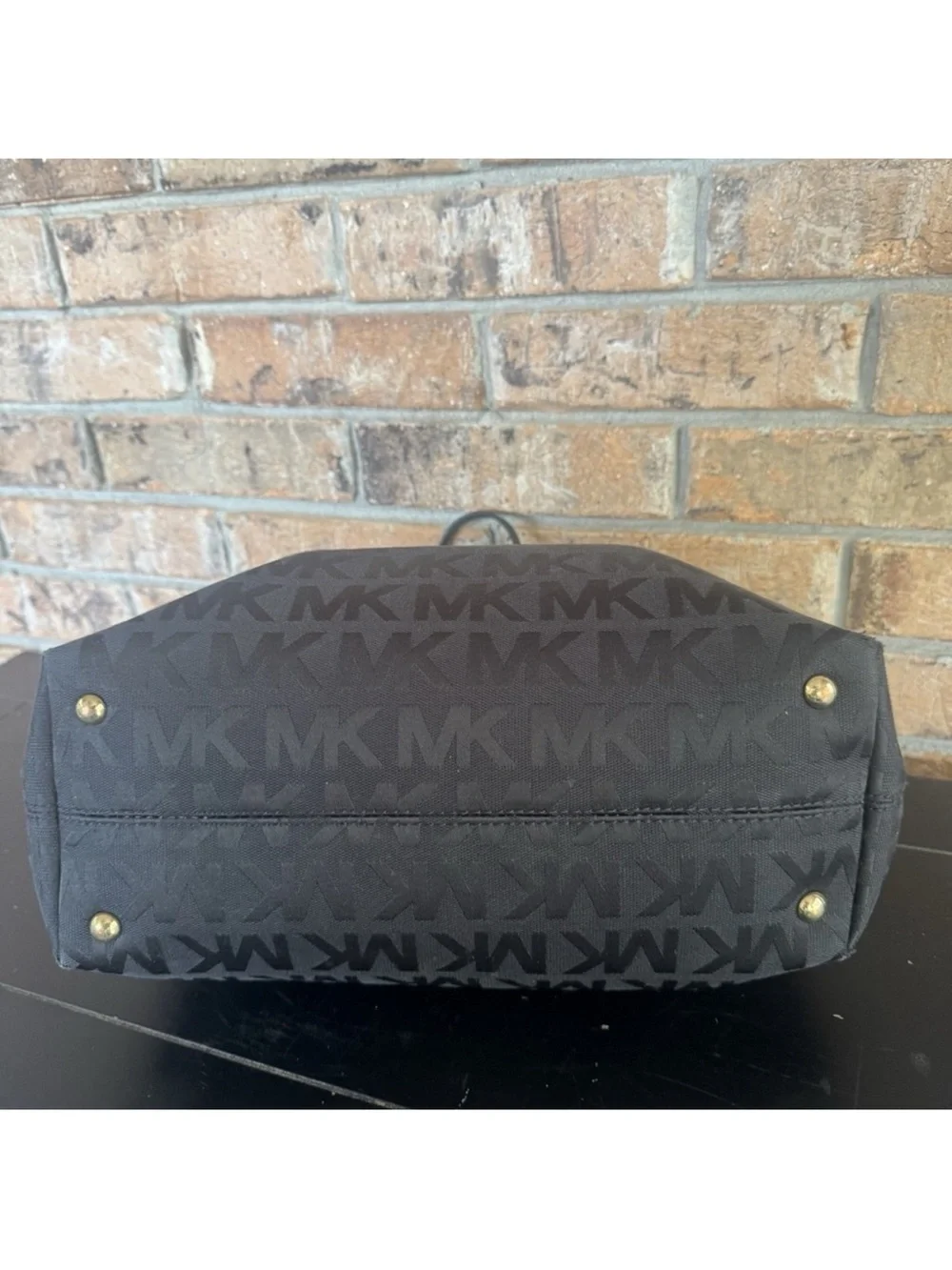 Michael Kors signature mk